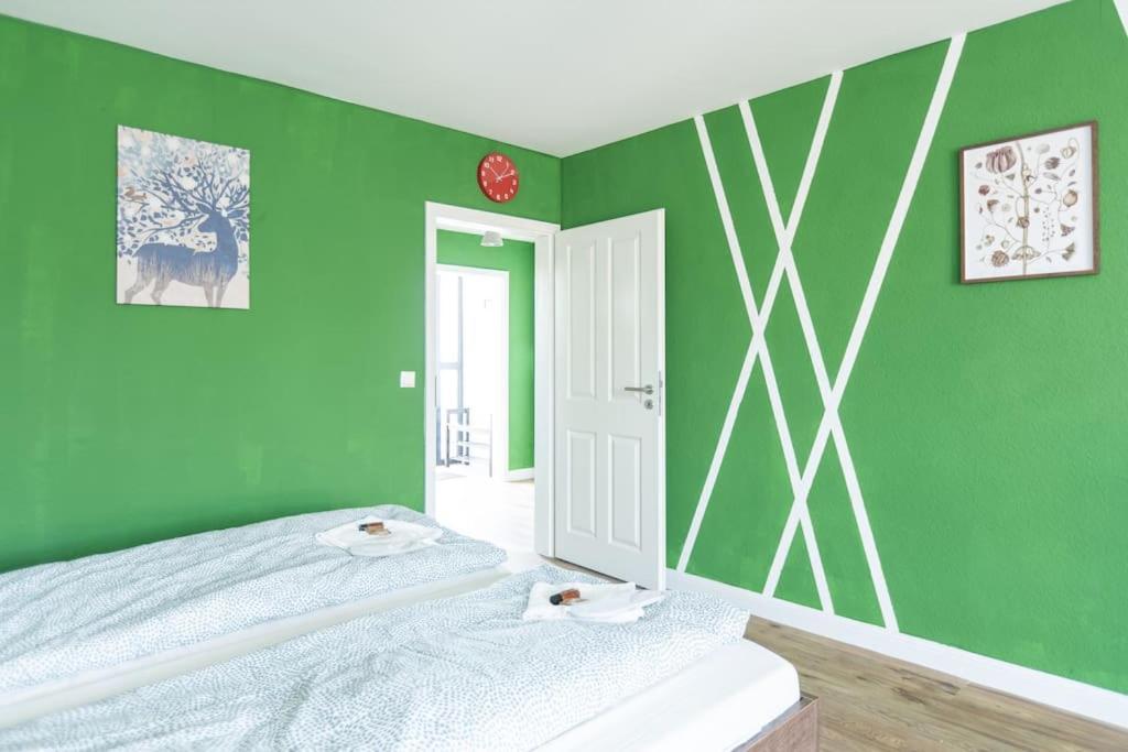 Nature Inspiration Apartment With Balcony & Grill Bbq In Duisburg Mitte Central Station 10 Mins & Big Tv With Photo Lights Kültér fotó
