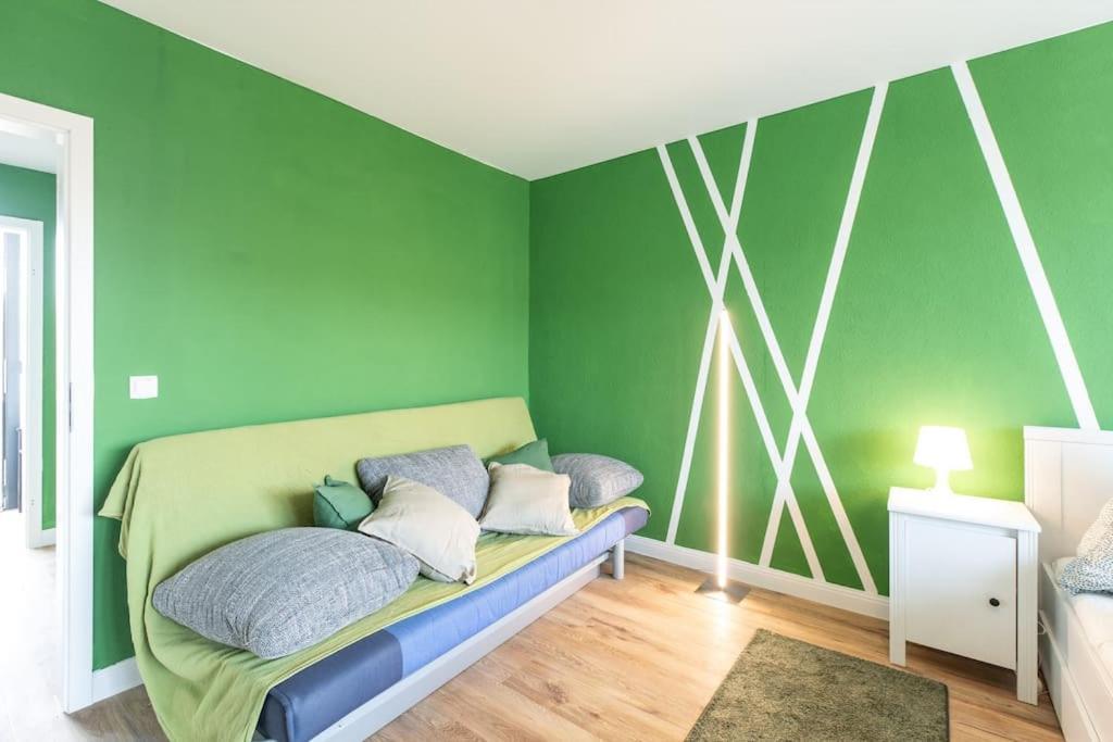 Nature Inspiration Apartment With Balcony & Grill Bbq In Duisburg Mitte Central Station 10 Mins & Big Tv With Photo Lights Kültér fotó