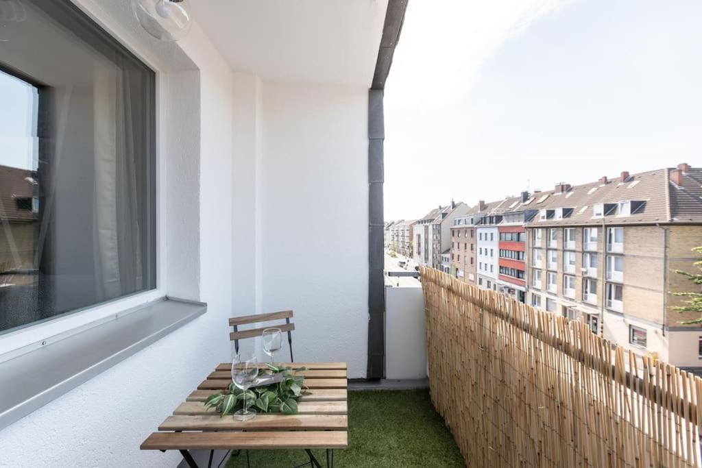 Nature Inspiration Apartment With Balcony & Grill Bbq In Duisburg Mitte Central Station 10 Mins & Big Tv With Photo Lights Kültér fotó